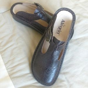 Alegria Classic Molasses Tooled Clogs **WORN ONCE*